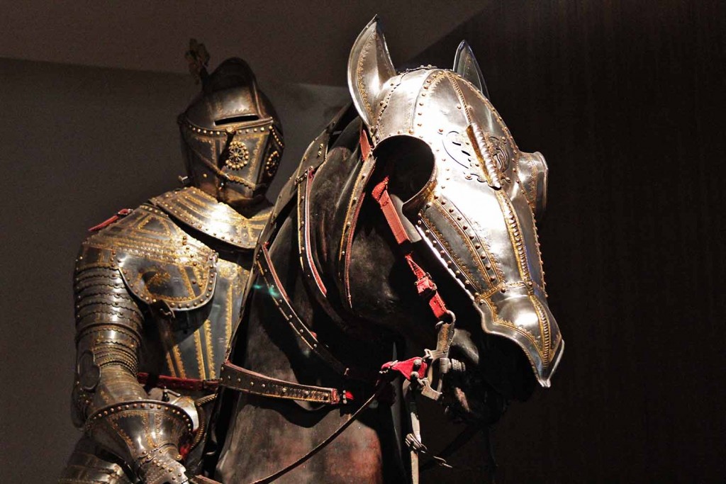 Armadura exposta no Museu dos Inválidos.