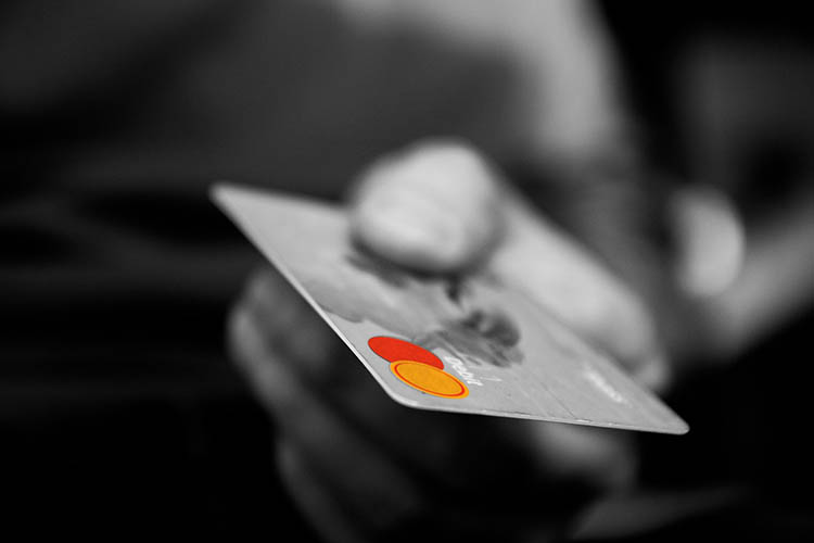 Como comprar seguro viagem mais barato. Image by Michal Jarmoluk from Pixabay.