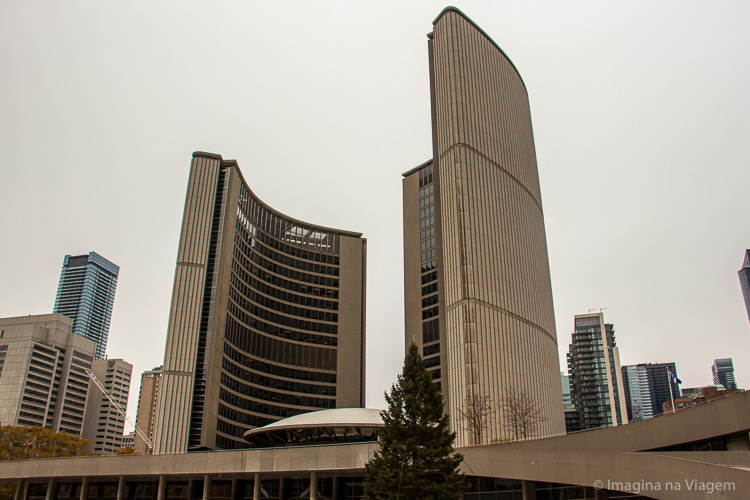O que fazer em Toronto - Nathan Phillips Square © Imagina na Viagem