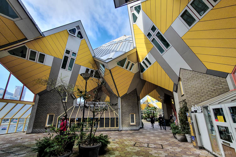 Casas Cubo em Rotterdam, na região de Blaak