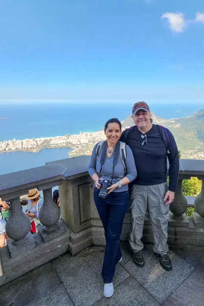 Marina e KK no Corcovado com vista para o Rio de Janeiro