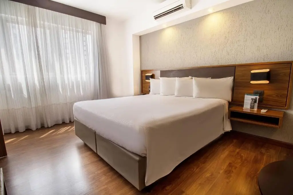 Quarto do Hotel Deville Curitiba